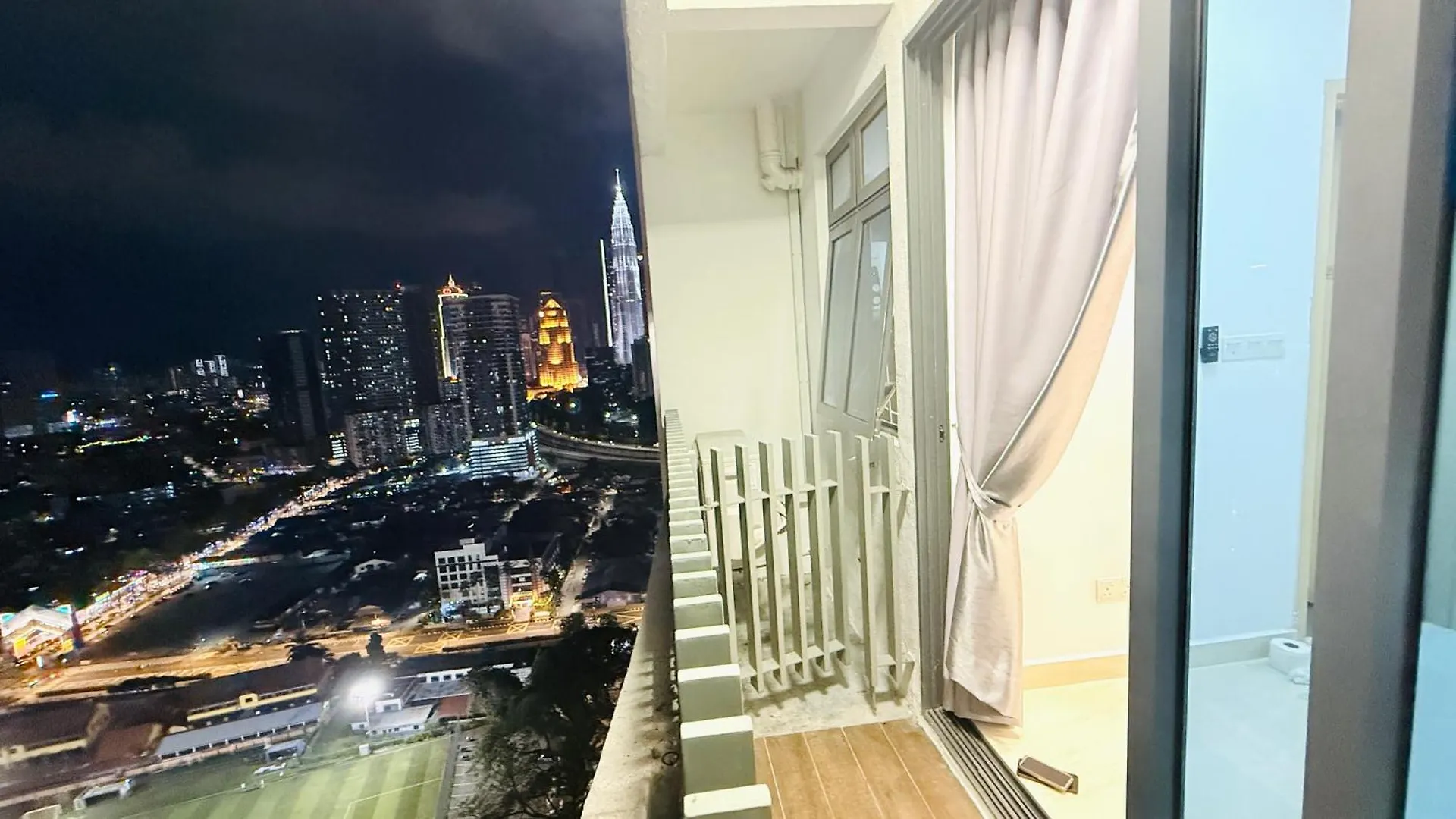 Infinitum Service Suites Klcc Homestay 쿠알라룸푸르 0*,