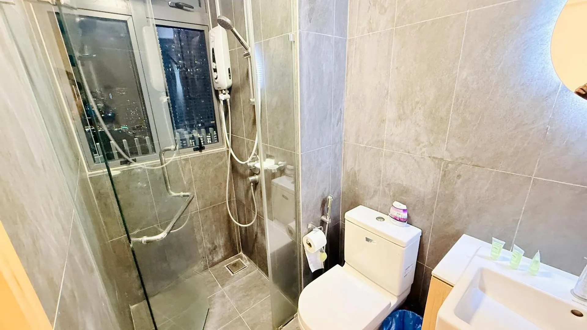 Infinitum Service Suites Klcc Homestay 쿠알라룸푸르 0*,  말레이시아