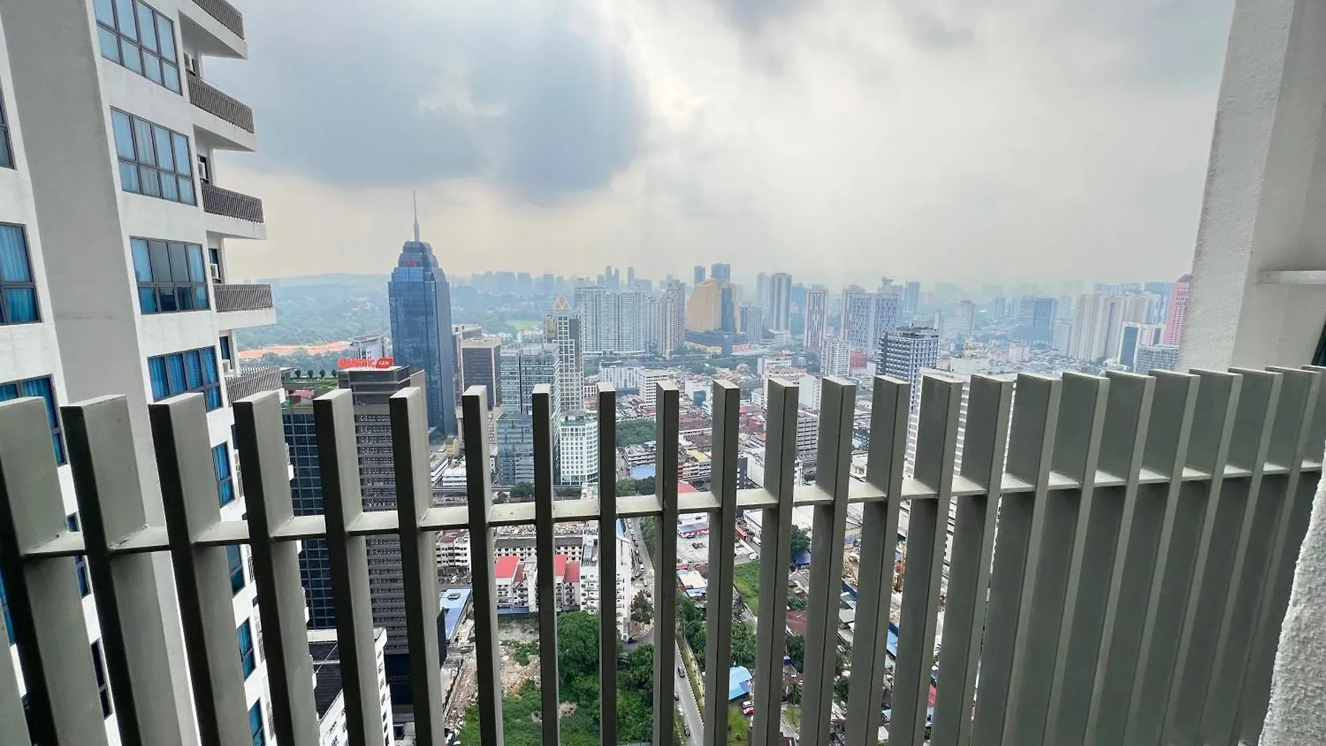 아파트 Infinitum Service Suites Klcc Homestay 쿠알라룸푸르